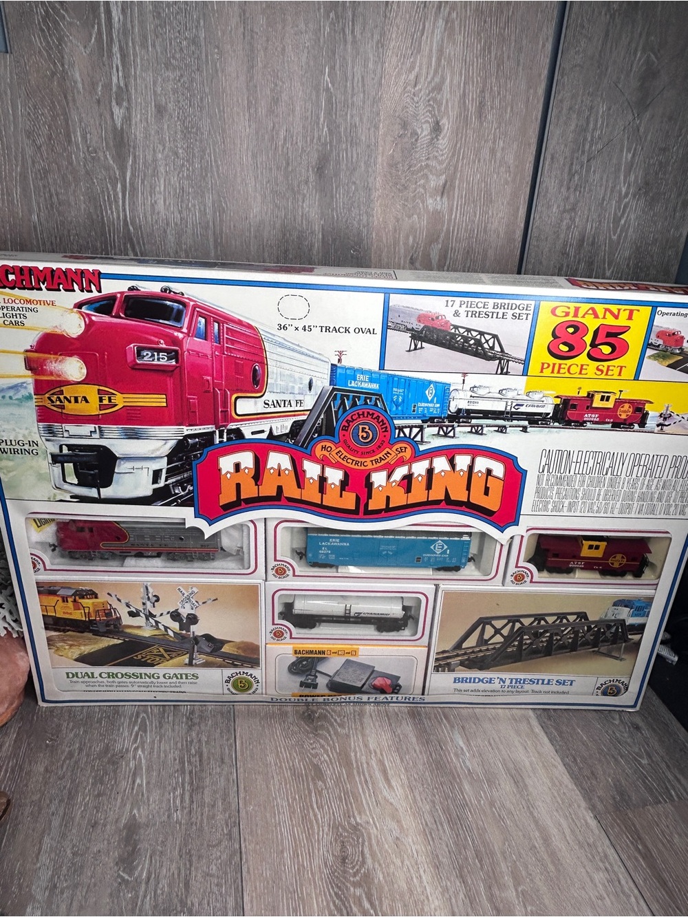 Vintage Bachmann HO Scale Electric Train Set Santa Fe Engine + Accessories